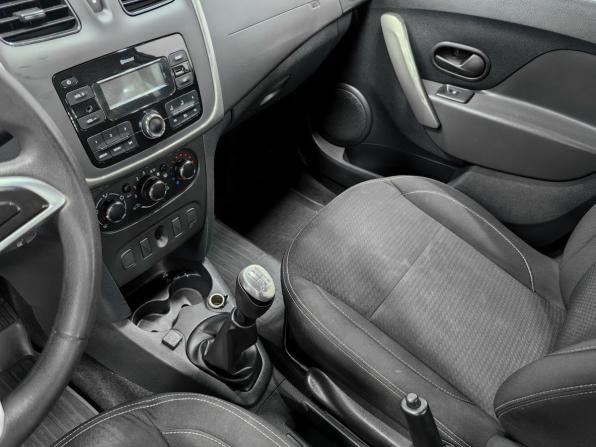 Renault Logan II Рестайлинг с пробегом 2021 года, цена 550 000 рублей, 171000 км, седан, Автокод Объявления