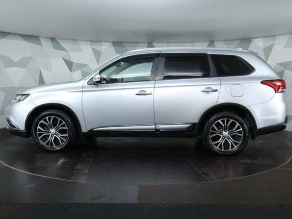 Mitsubishi Outlander III Рестайлинг 2 с пробегом 2018 года, цена 1 769 000 рублей, 185641 км, внедорожник, Автокод Объявления