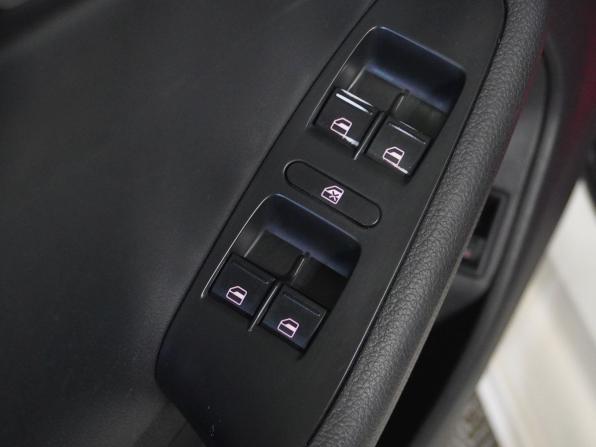 Volkswagen Jetta VI Рестайлинг с пробегом 2015 года, цена 818 000 рублей, 244526 км, седан, Автокод Объявления