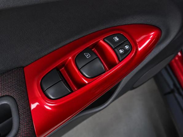 Nissan Juke I с пробегом 2012 года, цена 989 000 рублей, 195566 км, внедорожник, Автокод Объявления