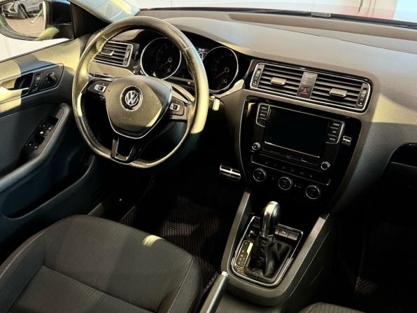 Volkswagen Jetta VI Рестайлинг с пробегом 2017 года, цена 1 240 000 рублей, 166500 км, седан, Автокод Объявления