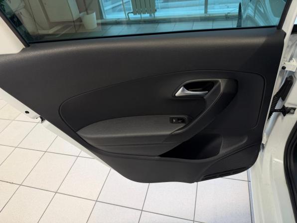 Volkswagen Polo V Рестайлинг с пробегом 2019 года, цена 1 020 000 рублей, 118000 км, седан, Автокод Объявления