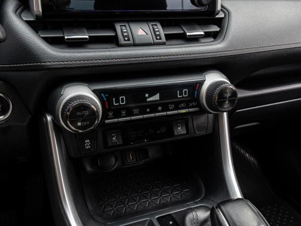 Toyota RAV4 V (XA50) с пробегом 2020 года, цена 3 090 000 рублей, 124743 км, внедорожник, Автокод Объявления