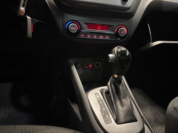 Kia Rio III Рестайлинг с пробегом 2015 года, цена 1 099 000 рублей, 99000 км, хэтчбек, Автокод Объявления
