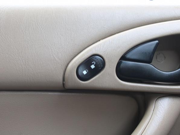 Ford Focus I (North America) с пробегом 2000 года, цена 179 000 рублей, 237032 км, седан, Автокод Объявления