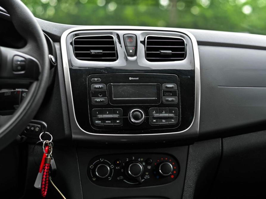Renault Logan II Санкт-Петербург  - изображение 7