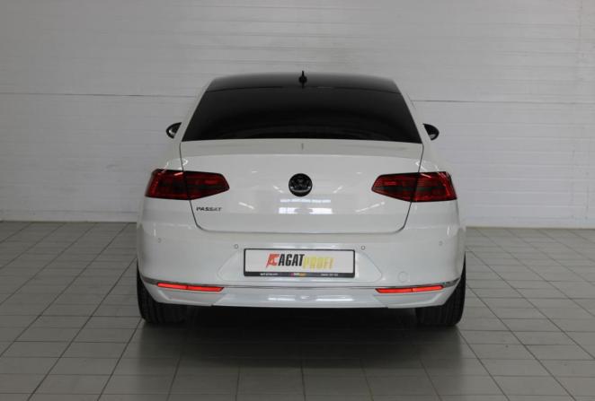 Volkswagen Passat B8 с пробегом 2018 года, цена 1 990 000 рублей, 126595 км, седан, Автокод Объявления