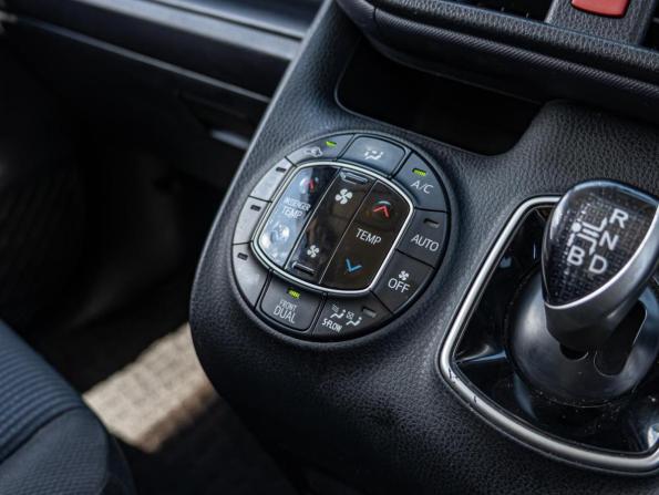 Toyota Voxy III (R80) с пробегом 2014 года, цена 1 800 000 рублей, 135235 км, минивэн, Автокод Объявления