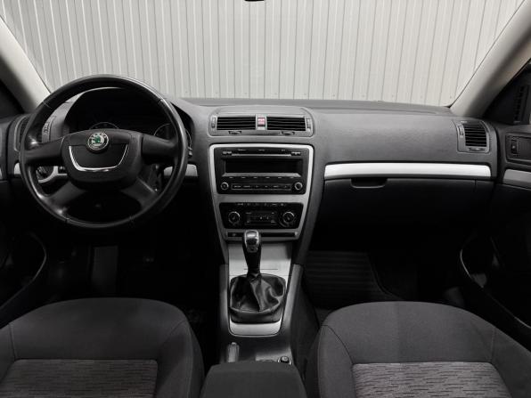 Skoda Octavia II (A5) Рестайлинг с пробегом 2012 года, цена 890 000 рублей, 201861 км, лифтбек, Автокод Объявления