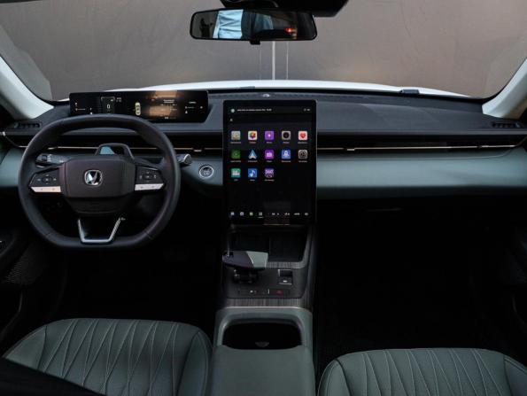 Changan Lamore с пробегом 2024 года, цена 1 990 000 рублей, 27023 км, седан, Автокод Объявления