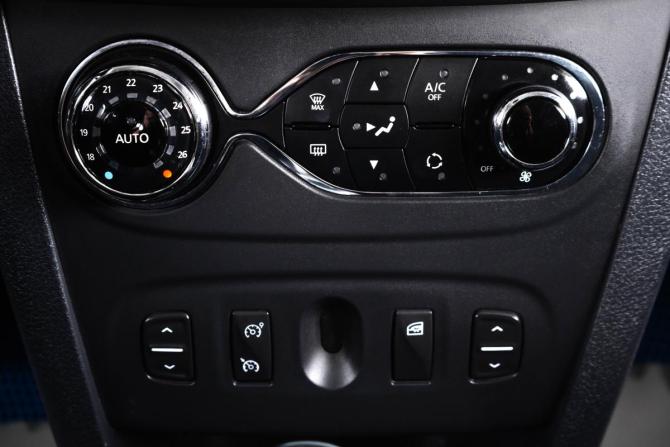 Renault Sandero II с пробегом 2017 года, цена 1 049 000 рублей, 165254 км, хэтчбек, Автокод Объявления