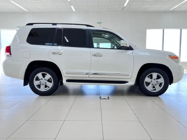 Toyota Land Cruiser 200 Series Рестайлинг 1 с пробегом 2013 года, цена 3 800 000 рублей, 218223 км, внедорожник, Автокод Объявления
