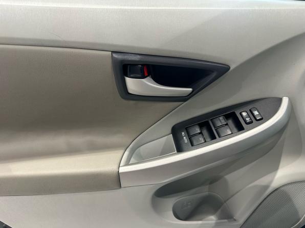 Toyota Prius III (XW30) с пробегом 2010 года, цена 1 059 000 рублей, 282600 км, лифтбек, Автокод Объявления