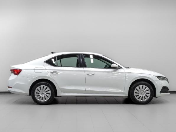 Skoda Octavia IV (A8) с пробегом 2021 года, цена 2 335 000 рублей, 74575 км, лифтбек, Автокод Объявления