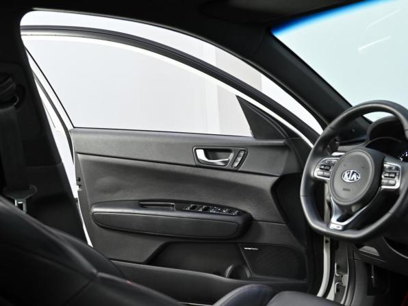 Kia Optima IV с пробегом 2017 года, цена 1 349 000 рублей, 123000 км, седан, Автокод Объявления
