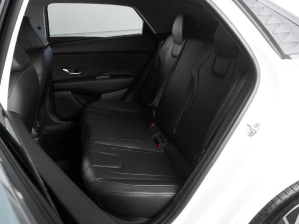 Hyundai Elantra VII (CN7) Рестайлинг с пробегом 2023 года, цена 2 180 000 рублей, 32044 км, седан, Автокод Объявления