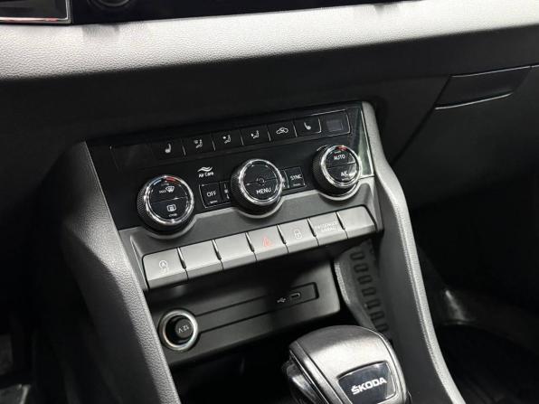 Skoda Karoq I с пробегом 2020 года, цена 2 569 900 рублей, 53500 км, внедорожник, Автокод Объявления