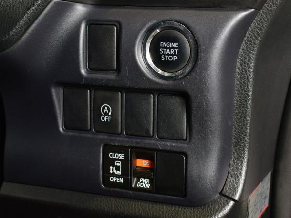 Toyota Voxy III (R80) с пробегом 2016 года, цена 1 579 999 рублей, 395234 км, минивэн, Автокод Объявления