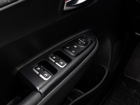Kia Rio IV Рестайлинг с пробегом 2020 года, цена 1 812 000 рублей, 52257 км, хэтчбек, Автокод Объявления