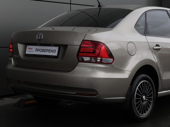 Volkswagen Polo V Рестайлинг с пробегом 2017 года, цена 1 349 000 рублей, 132940 км, седан, Автокод Объявления