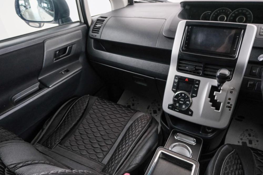 Toyota Voxy II (R70) Красноярск  - изображение 10