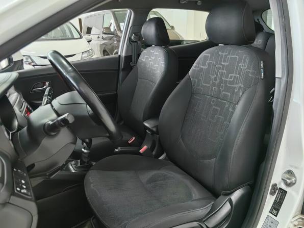 Kia Rio III Рестайлинг с пробегом 2016 года, цена 835 000 рублей, 100350 км, хэтчбек, Автокод Объявления
