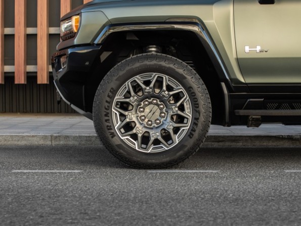 Новый GMC Hummer EV 2023 года, цена 18 990 000 рублей, внедорожник, Автокод Объявления