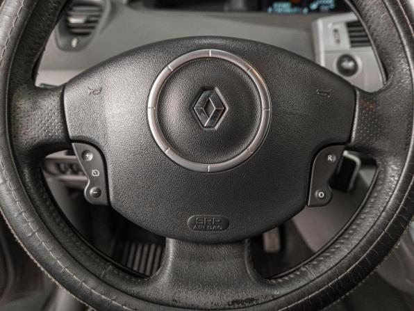 Renault Scenic II Рестайлинг с пробегом 2009 года, цена 289 000 рублей, 331316 км, компактвэн, Автокод Объявления