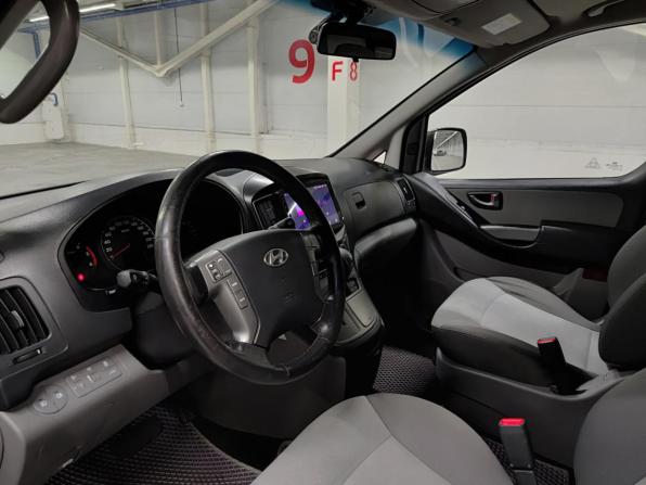 Hyundai H-1 II Рестайлинг с пробегом 2015 года, цена 1 699 000 рублей, 281157 км, минивэн, Автокод Объявления