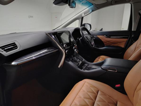 Toyota Vellfire II Рестайлинг с пробегом 2018 года, цена 5 850 000 рублей, 68648 км, минивэн, Автокод Объявления