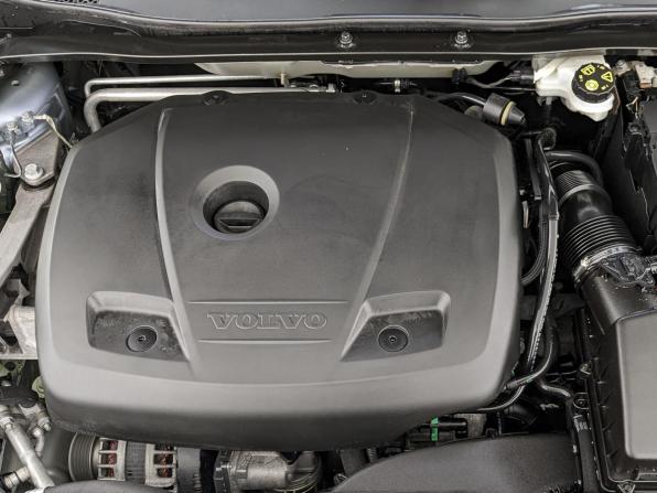 Volvo V40 II Рестайлинг с пробегом 2019 года, цена 2 260 000 рублей, 28752 км, хэтчбек, Автокод Объявления