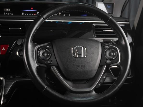 Honda Stepwgn V с пробегом 2016 года, цена 2 249 000 рублей, 189330 км, минивэн, Автокод Объявления