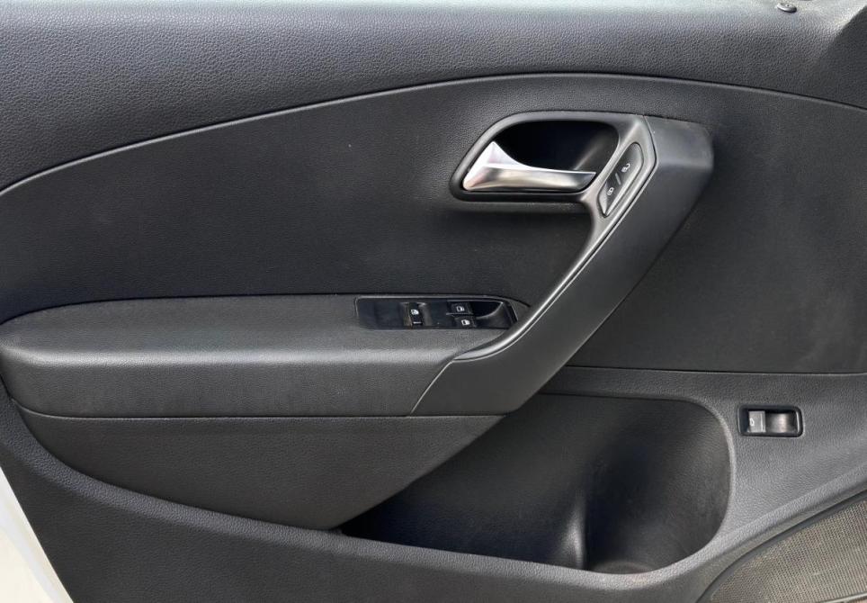 Volkswagen Polo V Рестайлинг Набережные Челны  - изображение 12