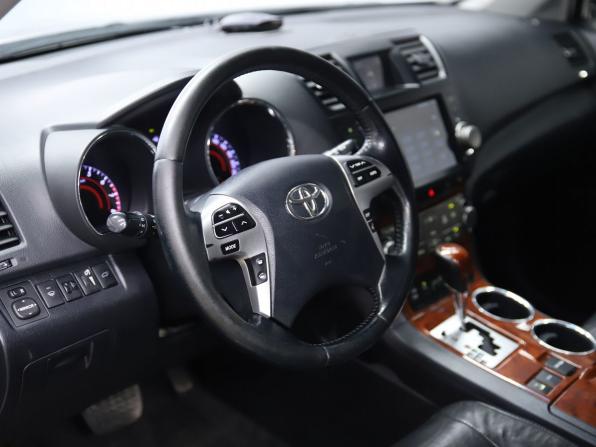 Toyota Highlander II (XU40) Рестайлинг с пробегом 2013 года, цена 1 730 000 рублей, 360705 км, внедорожник, Автокод Объявления