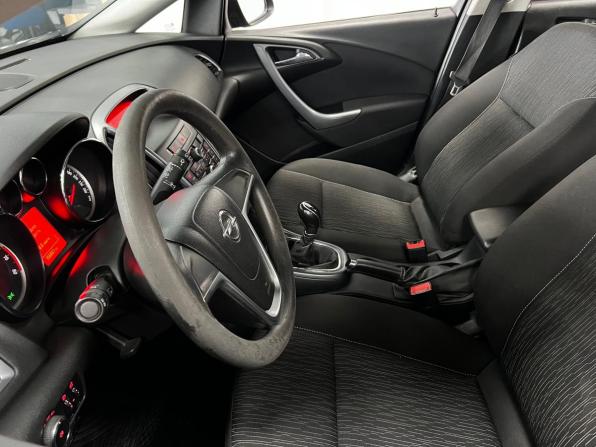 Opel Astra J Рестайлинг с пробегом 2013 года, цена 540 000 рублей, 156000 км, хэтчбек, Автокод Объявления
