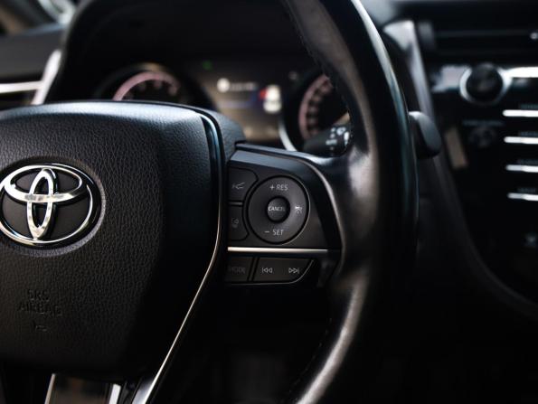 Toyota Camry VIII (XV70) с пробегом 2019 года, цена 2 649 000 рублей, 131089 км, седан, Автокод Объявления