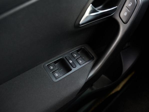 Volkswagen Polo V Рестайлинг с пробегом 2016 года, цена 1 265 000 рублей, 133234 км, седан, Автокод Объявления