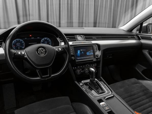 Volkswagen Passat B8 с пробегом 2015 года, цена 1 750 000 рублей, 185302 км, седан, Автокод Объявления