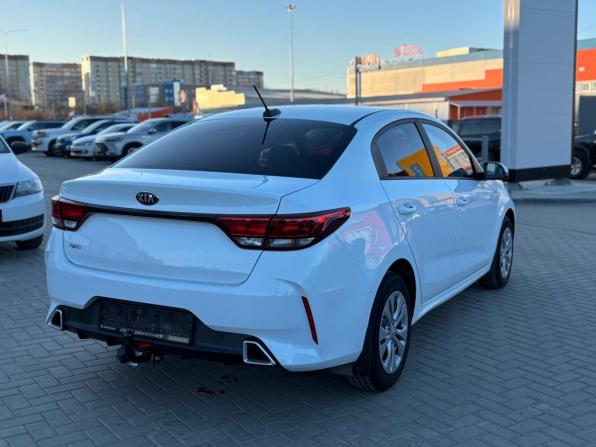 Kia Rio IV Рестайлинг с пробегом 2020 года, цена 1 700 000 рублей, 62124 км, седан, Автокод Объявления