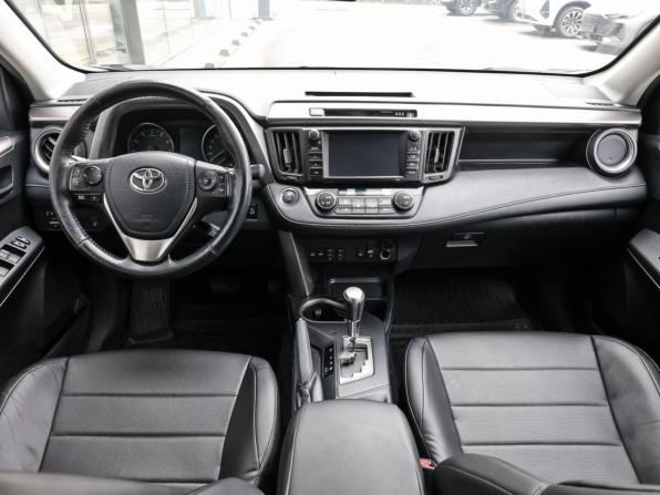 Toyota RAV4 IV (XA40) Рестайлинг с пробегом 2018 года, цена 2 449 000 рублей, 194658 км, внедорожник, Автокод Объявления