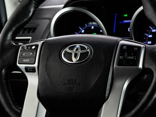 Toyota Land Cruiser Prado 150 Series Рестайлинг 1 с пробегом 2016 года, цена 2 549 000 рублей, 252305 км, внедорожник, Автокод Объявления