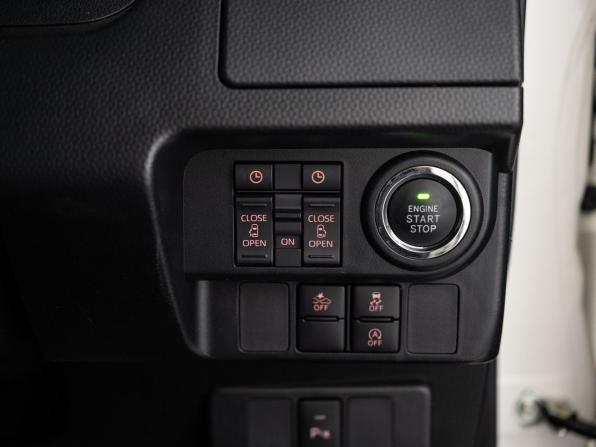Toyota Roomy I Рестайлинг с пробегом 2022 года, цена 1 200 000 рублей, 47230 км, микровэн, Автокод Объявления