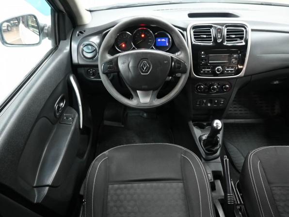 Renault Logan II с пробегом 2017 года, цена 719 800 рублей, 261000 км, седан, Автокод Объявления