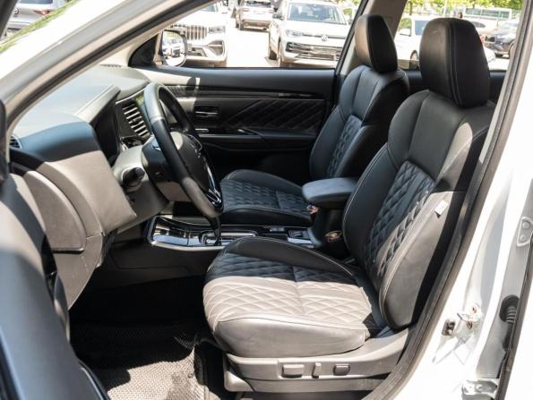 Mitsubishi Outlander III Рестайлинг 3 с пробегом 2022 года, цена 2 970 000 рублей, 26657 км, внедорожник, Автокод Объявления