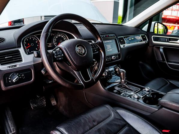 Volkswagen Touareg II Рестайлинг с пробегом 2016 года, цена 3 350 000 рублей, 92676 км, внедорожник, Автокод Объявления
