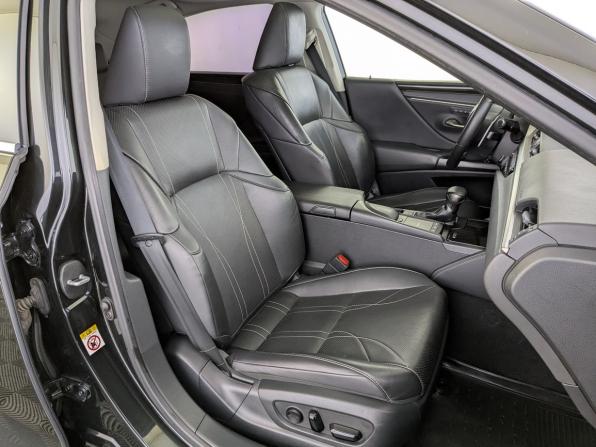 Lexus ES VII с пробегом 2018 года, цена 2 900 000 рублей, 227838 км, седан, Автокод Объявления