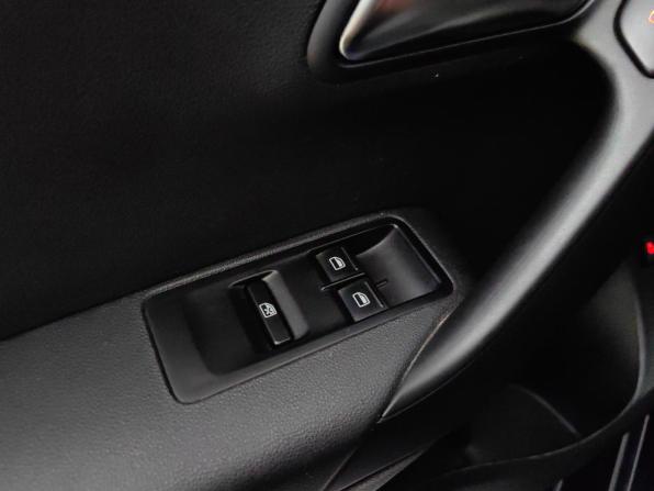 Volkswagen Polo V Рестайлинг с пробегом 2016 года, цена 879 000 рублей, 77294 км, седан, Автокод Объявления