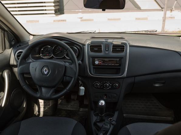 Renault Logan II с пробегом 2017 года, цена 695 000 рублей, 125500 км, седан, Автокод Объявления