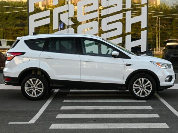 Ford Kuga II Рестайлинг с пробегом 2017 года, цена 1 790 000 рублей, 85203 км, внедорожник, Автокод Объявления