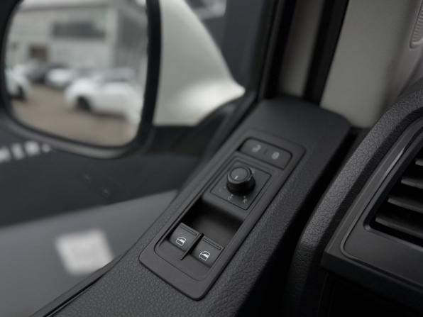 Volkswagen Transporter T6 с пробегом 2016 года, цена 2 199 000 рублей, 123592 км, минивэн, Автокод Объявления